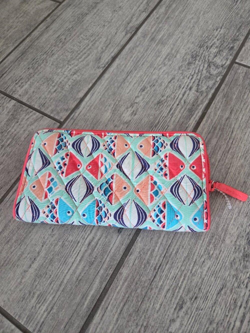 VERA BRADLEY Wallet Go Fish Pattern Tech Shield RFID Coral Blue - Picture 3 of 9